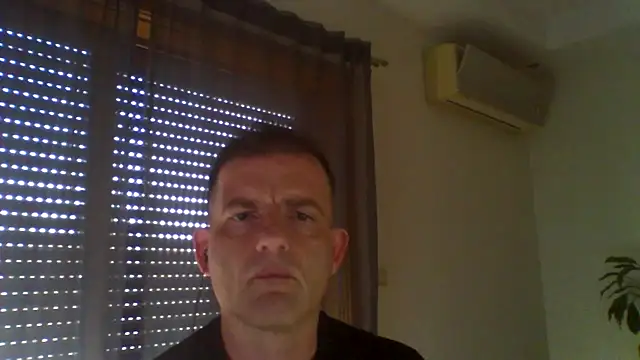 Snapshot of _grj1 chatting on April 18, 5:28 pm grj1 online show from April 18, 5:28 pm