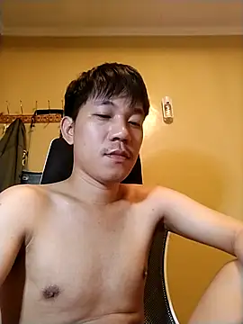 Snapshot of asian_guy67 chatting on April 13, 1:11 am asian guy67 online show from April 13, 1:11 am