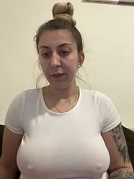 Snapshot of dalia0710 chatting on April 15, 9:48 pm dalia0710 online show from April 15, 9:48 pm