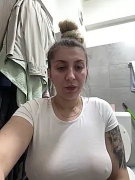 Snapshot of dalia0710 chatting on April 16, 9:39 pm dalia0710 online show from April 16, 9:39 pm
