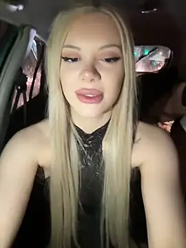 Snapshot of AlyssaFoxx_ chatting on February 11, 7:08 pm AlyssaFoxx online show from February 11, 7:08 pm