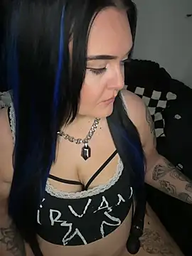 Snapshot of Miss_CurvesXXX chatting on April 11, 11:14 am Miss CurvesXXX online show from April 11, 11:14 am