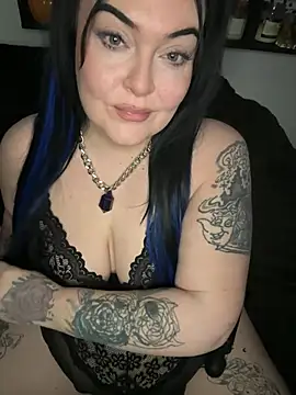 Snapshot of Miss_CurvesXXX chatting on April 22, 3:02 pm Miss CurvesXXX online show from April 22, 3:02 pm
