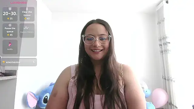 Snapshot of LOLA_R_ chatting on May 11, 6:38 pm LOLA R online show from May 11, 6:38 pm
