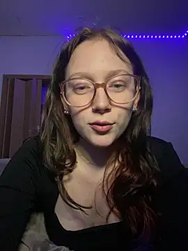 YoungLisaa18 online show from February 4, 7:42 pm