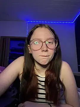 YoungLisaa18 online show from February 5, 7:51 pm