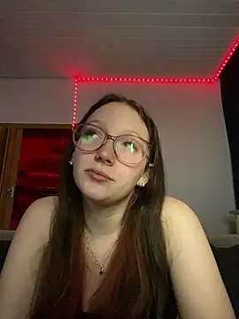 Snapshot of YoungLisaa18 chatting on March 3, 7:42 pm YoungLisaa18 online show from March 3, 7:42 pm