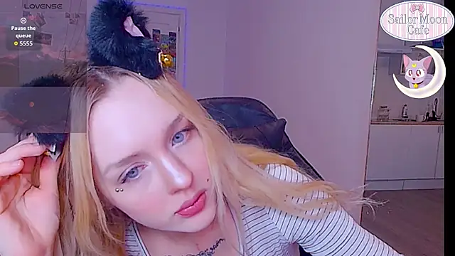 sailormoon666  online show from March 18, 12:14 am