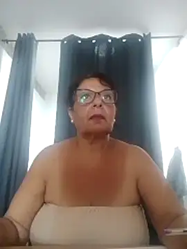 Snapshot of anaisytu chatting on June 4, 9:59 am anaisytu online show from June 4, 9:59 am
