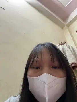 Snapshot of Charlotte-ee chatting on February 22, 4:24 am Charlotte-ee online show from February 22, 4:24 am