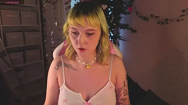 Roziett Belle online show from March 14, 9:26 am