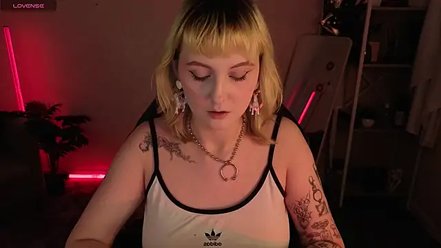 Roziett Belle online show from March 23, 9:02 am