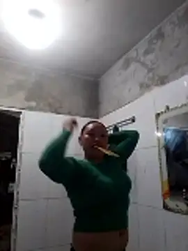 Snapshot of LingLing002 chatting on February 1, 11:25 pm LingLing002 online show from February 1, 11:25 pm