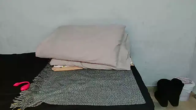 Snapshot of MelowD_2 chatting on June 3, 12:13 am MelowD 2 online show from June 3, 12:13 am