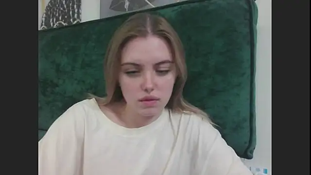 Snapshot of lina_milka chatting on June 8, 7:47 pm lina milka online show from June 8, 7:47 pm