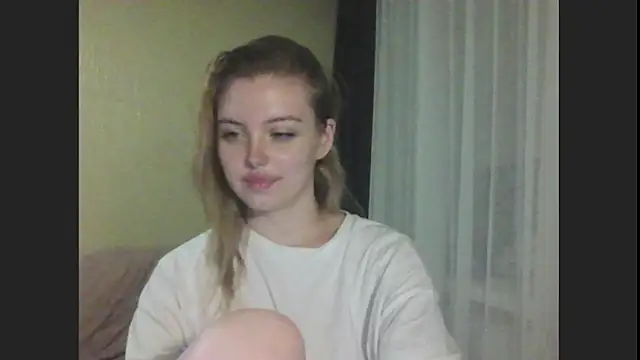 Snapshot of lina_milka chatting on June 15, 7:27 pm lina milka online show from June 15, 7:27 pm