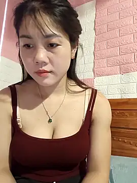 Snapshot of Ngocmai_lazdy chatting on February 27, 9:42 am Ngocmai lazdy online show from February 27, 9:42 am