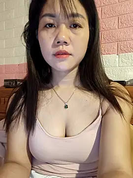 Snapshot of Ngocmai_lazdy chatting on March 28, 12:10 am Ngocmai lazdy online show from March 28, 12:10 am