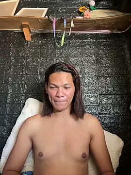 HugeAgatha online show from February 4, 1:22 am