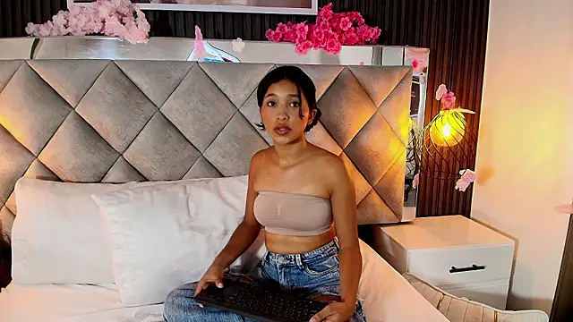 Real virgin Pussy online show from February 23, 7:44 pm