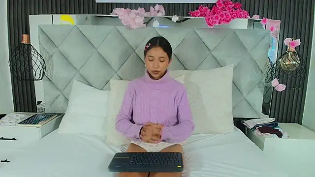Real virgin Pussy online show from May 29, 6:39 pm