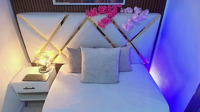 Snapshot of Real_virgin_Pussy chatting on July 3, 11:00 pm Real virgin Pussy online show from July 3, 11:00 pm