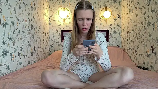 oopsnaked online show from June 8, 11:32 am