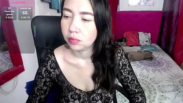 Snapshot of juliet_noir chatting on June 10, 12:15 pm juliet noir online show from June 10, 12:15 pm