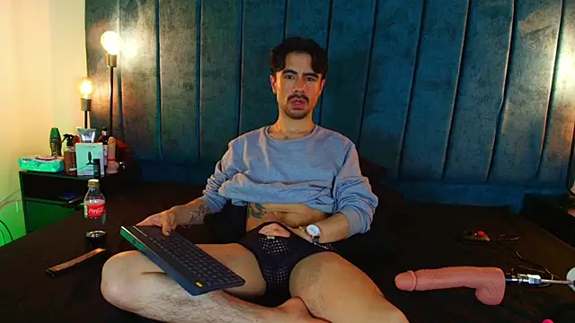 Snapshot of Ethan_Briggs_ chatting on March 12, 3:23 am Ethan Briggs online show from March 12, 3:23 am