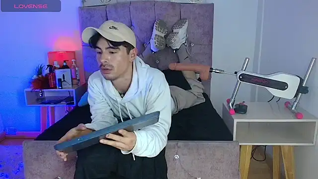 Snapshot of Ethan_Briggs_ chatting on March 14, 11:21 pm Ethan Briggs online show from March 14, 11:21 pm