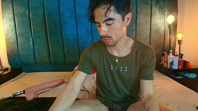 Snapshot of Ethan_Briggs_ chatting on March 22, 3:32 am Ethan Briggs online show from March 22, 3:32 am