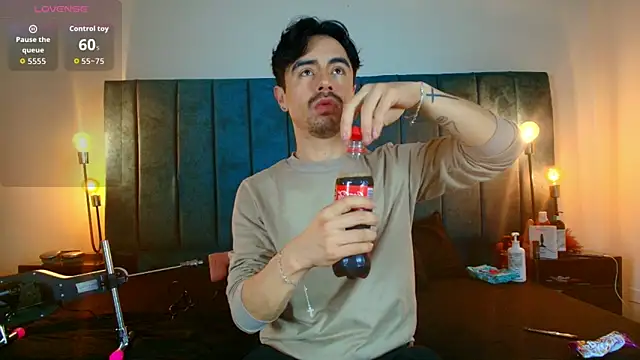 Snapshot of Ethan_Briggs_ chatting on March 24, 3:44 am Ethan Briggs online show from March 24, 3:44 am