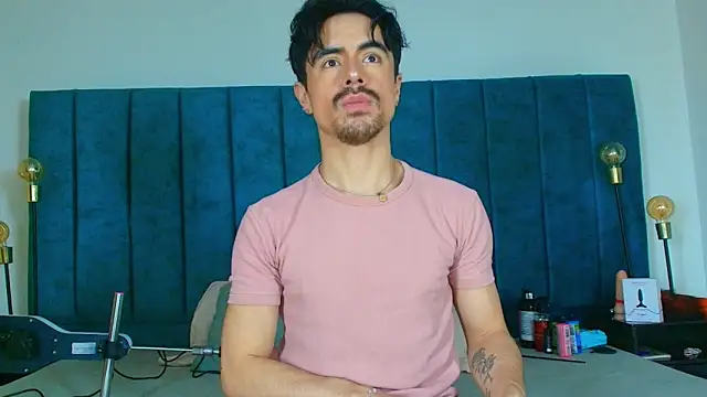 Snapshot of Ethan_Briggs_ chatting on March 29, 3:39 am Ethan Briggs online show from March 29, 3:39 am