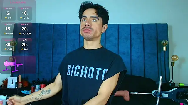 Snapshot of Ethan_Briggs_ chatting on April 1, 3:40 am Ethan Briggs online show from April 1, 3:40 am