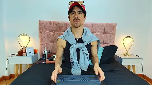 Snapshot of Ethan_Briggs_ chatting on April 17, 8:01 pm Ethan Briggs online show from April 17, 8:01 pm
