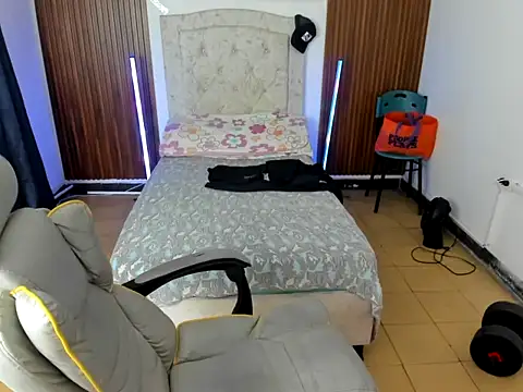 danisegura online show from February 4, 2:01 pm