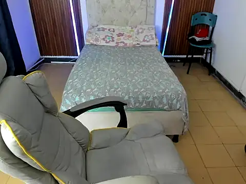 danisegura online show from February 6, 4:17 am