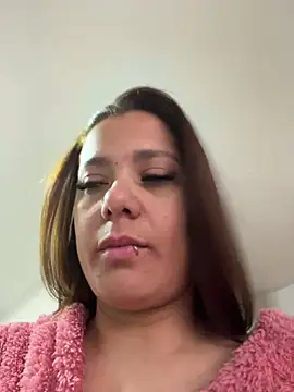 Snapshot of Pretty__Milf chatting on April 11, 11:25 am Pretty Milf online show from April 11, 11:25 am