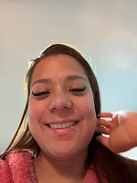 Snapshot of Pretty__Milf chatting on April 12, 10:20 am Pretty Milf online show from April 12, 10:20 am