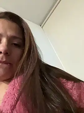 Snapshot of Pretty__Milf chatting on April 15, 6:09 am Pretty Milf online show from April 15, 6:09 am