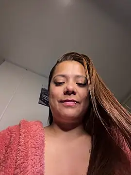 Snapshot of Pretty__Milf chatting on April 19, 9:41 am Pretty Milf online show from April 19, 9:41 am