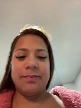 Snapshot of Pretty__Milf chatting on April 24, 9:45 am Pretty Milf online show from April 24, 9:45 am