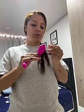 Snapshot of Pretty__Milf chatting on May 1, 3:16 pm Pretty Milf online show from May 1, 3:16 pm