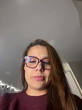 Snapshot of Pretty__Milf chatting on May 27, 5:54 pm Pretty Milf online show from May 27, 5:54 pm