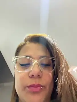 Pretty  Milf online show from June 21, 4:53 pm