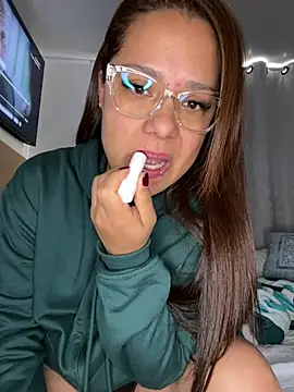 Pretty  Milf online show from June 29, 3:23 pm
