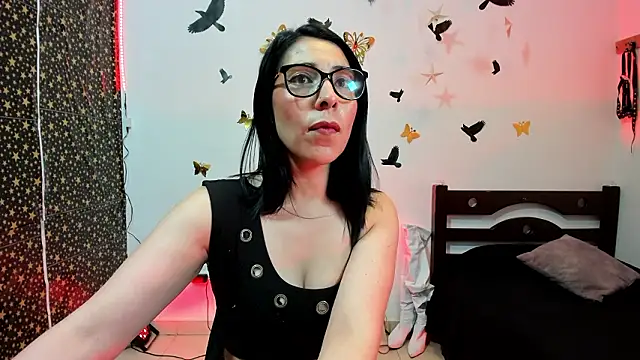 adellelennoxx online show from January 15, 9:03 am