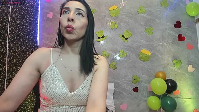 adellelennoxx online show from March 17, 8:50 am