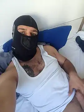 Snapshot of Mertozer01 chatting on January 14, 8:31 am Mertozer01 online show from January 14, 8:31 am