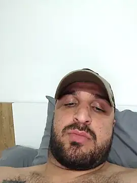 Snapshot of Mertozer01 chatting on March 19, 1:31 am Mertozer01 online show from March 19, 1:31 am